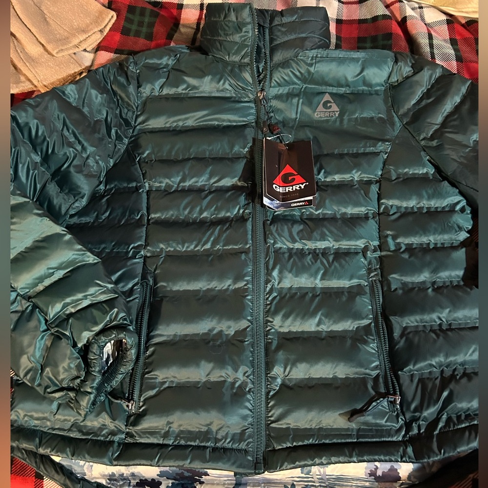 Women’s Gerry Puffer Jacket in Deep Pine NWT. Warm without bulk